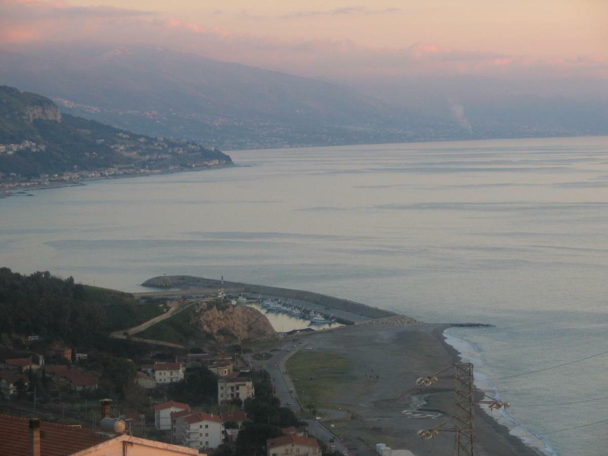 Azienda Agrituristica Le Terre Di San Leonardo 체트라로 외부 사진