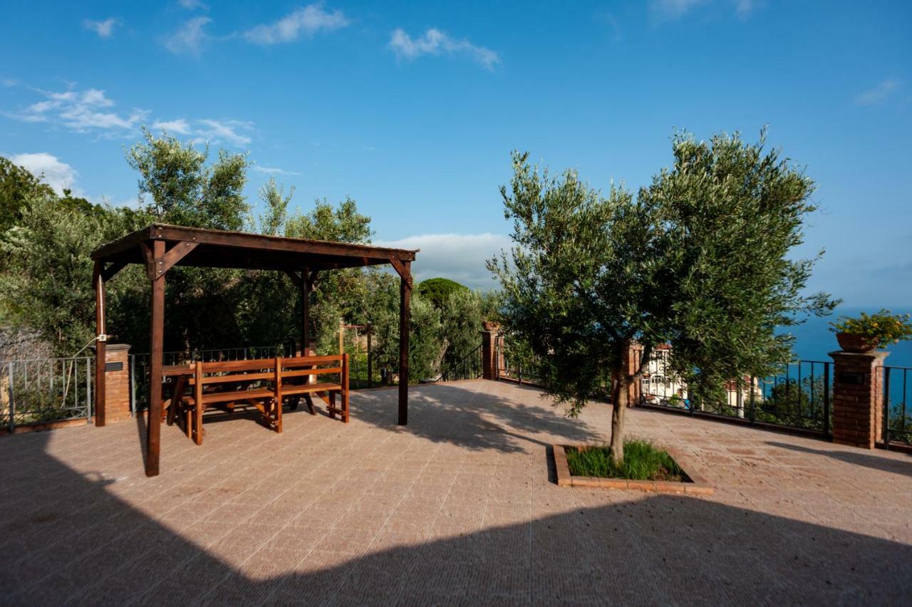 Azienda Agrituristica Le Terre Di San Leonardo 체트라로 외부 사진